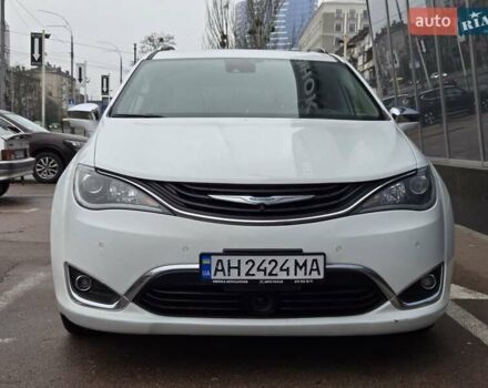 Білий Крайслер Pacifica, об'ємом двигуна 3.6 л та пробігом 99 тис. км за 23900 $, фото 2 на Automoto.ua