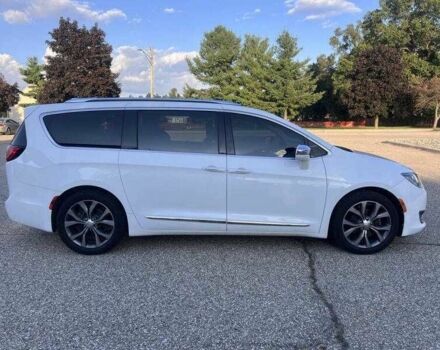 Белый Крайслер Пасифик, объемом двигателя 3.6 л и пробегом 72 тыс. км за 7000 $, фото 5 на Automoto.ua