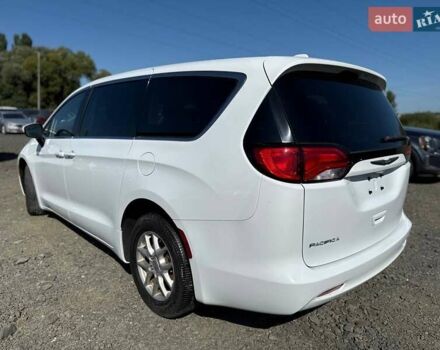 Белый Крайслер Пасифик, объемом двигателя 3.6 л и пробегом 158 тыс. км за 10800 $, фото 2 на Automoto.ua