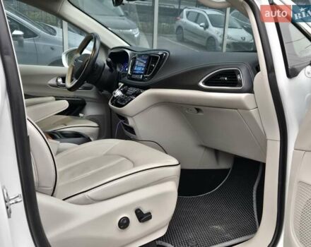 Білий Крайслер Pacifica, об'ємом двигуна 3.6 л та пробігом 99 тис. км за 23900 $, фото 9 на Automoto.ua