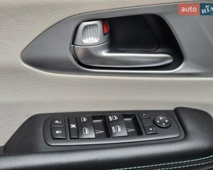 Білий Крайслер Pacifica, об'ємом двигуна 3.6 л та пробігом 99 тис. км за 23900 $, фото 15 на Automoto.ua