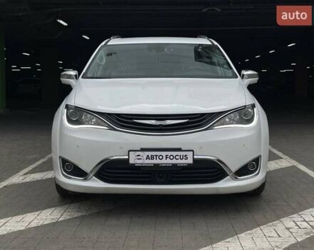 Білий Крайслер Pacifica, об'ємом двигуна 3.61 л та пробігом 96 тис. км за 26990 $, фото 1 на Automoto.ua