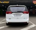 Крайслер Пасифик 2017 в Киеве на Automoto.ua Белый Крайслер Пасифик, объемом двигателя 3.61 л и пробегом 96 тыс. км за 24990 $, фото 5 на Automoto.ua