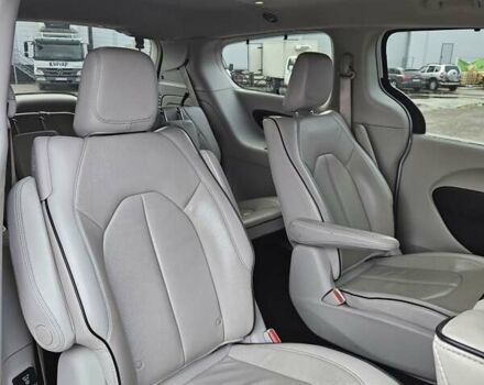 Білий Крайслер Pacifica, об'ємом двигуна 3.61 л та пробігом 98 тис. км за 24000 $, фото 2 на Automoto.ua