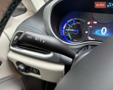 Крайслер Пасифик 2017 в Киеве на Automoto.ua Белый Крайслер Пасифик, объемом двигателя 3.61 л и пробегом 96 тыс. км за 24990 $, фото 17 на Automoto.ua