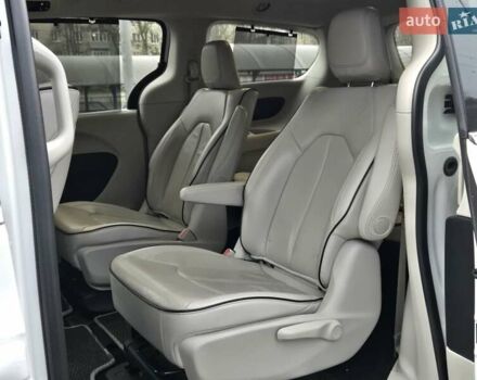 Білий Крайслер Pacifica, об'ємом двигуна 3.6 л та пробігом 99 тис. км за 23900 $, фото 11 на Automoto.ua