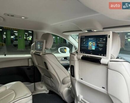 Крайслер Пасифик 2017 в Киеве на Automoto.ua Белый Крайслер Пасифик, объемом двигателя 3.61 л и пробегом 96 тыс. км за 24990 $, фото 25 на Automoto.ua