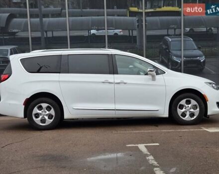 Білий Крайслер Pacifica, об'ємом двигуна 3.6 л та пробігом 99 тис. км за 23900 $, фото 6 на Automoto.ua