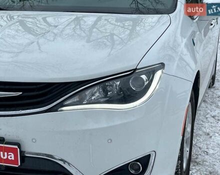 Белый Крайслер Пасифик, объемом двигателя 3.6 л и пробегом 99 тыс. км за 22990 $, фото 3 на Automoto.ua