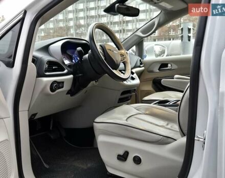 Білий Крайслер Pacifica, об'ємом двигуна 3.6 л та пробігом 99 тис. км за 23900 $, фото 7 на Automoto.ua