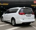 Крайслер Пасифик 2017 в Киеве на Automoto.ua Белый Крайслер Пасифик, объемом двигателя 3.61 л и пробегом 96 тыс. км за 24990 $, фото 4 на Automoto.ua