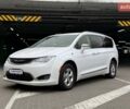 Крайслер Пасифик 2017 в Киеве на Automoto.ua Белый Крайслер Пасифик, объемом двигателя 3.61 л и пробегом 96 тыс. км за 24990 $, фото 2 на Automoto.ua