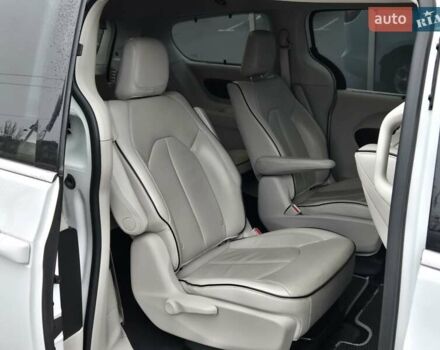 Білий Крайслер Pacifica, об'ємом двигуна 3.6 л та пробігом 99 тис. км за 23900 $, фото 12 на Automoto.ua
