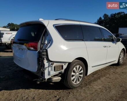 Белый Крайслер Пасифик, объемом двигателя 3.6 л и пробегом 142 тыс. км за 4000 $, фото 2 на Automoto.ua