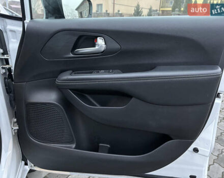 Белый Крайслер Пасифик, объемом двигателя 3.61 л и пробегом 97 тыс. км за 27600 $, фото 24 на Automoto.ua