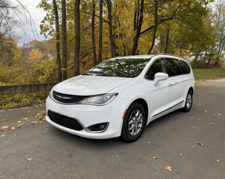 Белый Крайслер Пасифик, объемом двигателя 3.6 л и пробегом 42 тыс. км за 11200 $, фото 2 на Automoto.ua