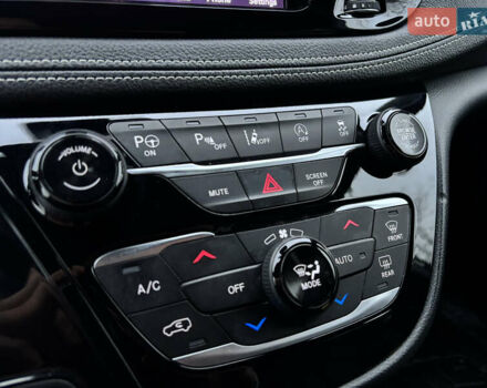 Белый Крайслер Пасифик, объемом двигателя 3.61 л и пробегом 97 тыс. км за 27600 $, фото 16 на Automoto.ua