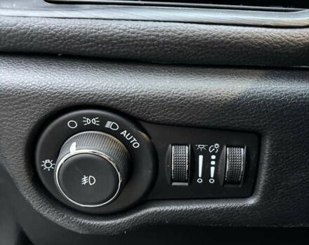 Белый Крайслер Пасифик, объемом двигателя 3.61 л и пробегом 97 тыс. км за 27600 $, фото 11 на Automoto.ua