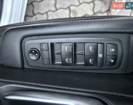 Белый Крайслер Пасифик, объемом двигателя 3.61 л и пробегом 97 тыс. км за 27600 $, фото 21 на Automoto.ua