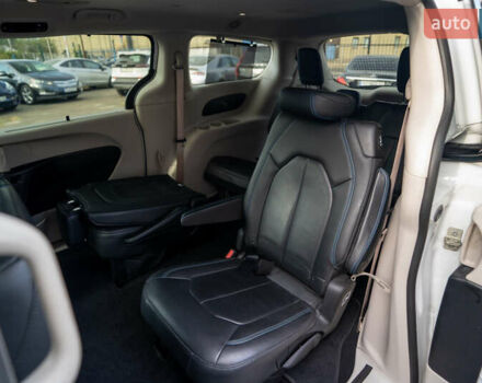 Белый Крайслер Пасифик, объемом двигателя 3.6 л и пробегом 135 тыс. км за 28000 $, фото 25 на Automoto.ua