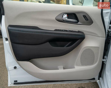 Белый Крайслер Пасифик, объемом двигателя 3.6 л и пробегом 135 тыс. км за 28000 $, фото 15 на Automoto.ua