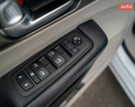 Белый Крайслер Пасифик, объемом двигателя 3.6 л и пробегом 135 тыс. км за 28000 $, фото 16 на Automoto.ua