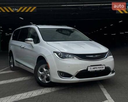 Білий Крайслер Pacifica, об'ємом двигуна 3.61 л та пробігом 96 тис. км за 26990 $, фото 1 на Automoto.ua