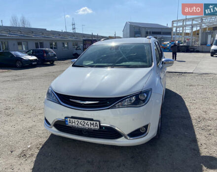 Белый Крайслер Пасифик, объемом двигателя 3.61 л и пробегом 97 тыс. км за 27000 $, фото 1 на Automoto.ua
