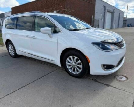 Белый Крайслер Пасифик, объемом двигателя 3.6 л и пробегом 32 тыс. км за 4900 $, фото 1 на Automoto.ua