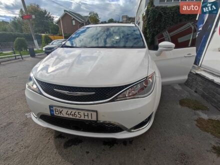 Білий Крайслер Pacifica, об'ємом двигуна 3.6 л та пробігом 60 тис. км за 36000 $, фото 1 на Automoto.ua