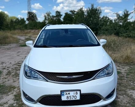 Белый Крайслер Пасифик, объемом двигателя 3.61 л и пробегом 327 тыс. км за 19999 $, фото 1 на Automoto.ua