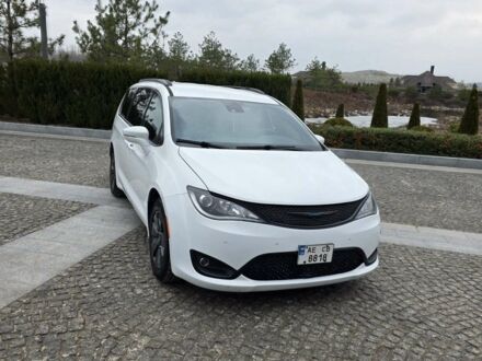 Білий Крайслер Pacifica, об'ємом двигуна 3.6 л та пробігом 81 тис. км за 24999 $, фото 1 на Automoto.ua