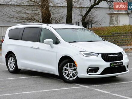 Крайслер Пасифик 2021 в Киеве на Automoto.ua Белый Крайслер Пасифик, объемом двигателя 3.6 л и пробегом 132 тыс. км за 24999 $, фото 1 на Automoto.ua