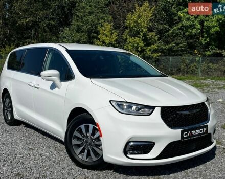 Білий Крайслер Pacifica, об'ємом двигуна 3.6 л та пробігом 132 тис. км за 29999 $, фото 1 на Automoto.ua