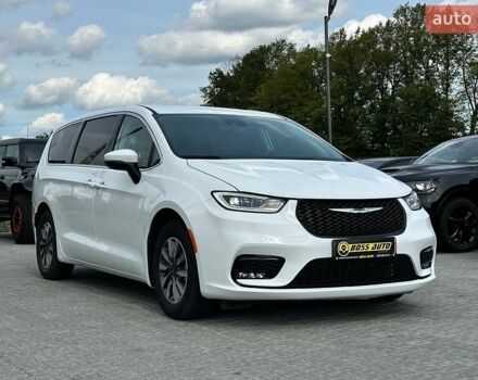 Білий Крайслер Pacifica, об'ємом двигуна 3.6 л та пробігом 61 тис. км за 33500 $, фото 1 на Automoto.ua
