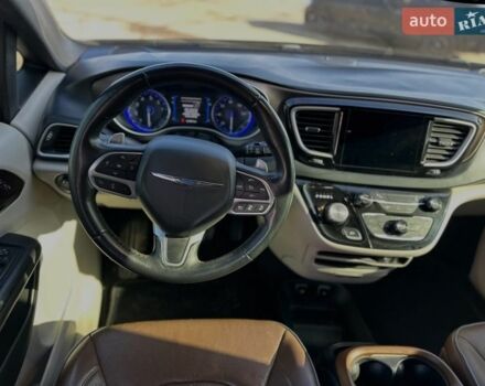 Черный Крайслер Пасифик, объемом двигателя 3.61 л и пробегом 121 тыс. км за 14500 $, фото 17 на Automoto.ua