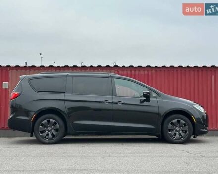 Черный Крайслер Пасифик, объемом двигателя 3.6 л и пробегом 233 тыс. км за 20350 $, фото 3 на Automoto.ua