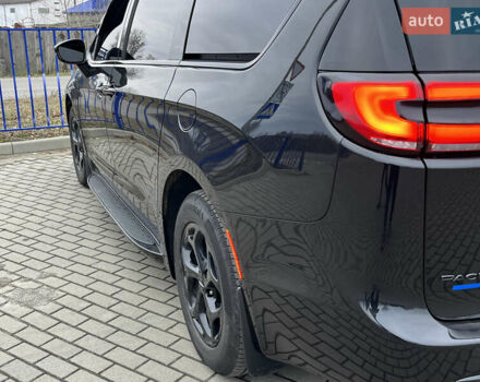 Черный Крайслер Пасифик, объемом двигателя 3.6 л и пробегом 23 тыс. км за 31000 $, фото 8 на Automoto.ua