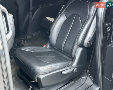 Черный Крайслер Пасифик, объемом двигателя 3.6 л и пробегом 23 тыс. км за 31000 $, фото 20 на Automoto.ua