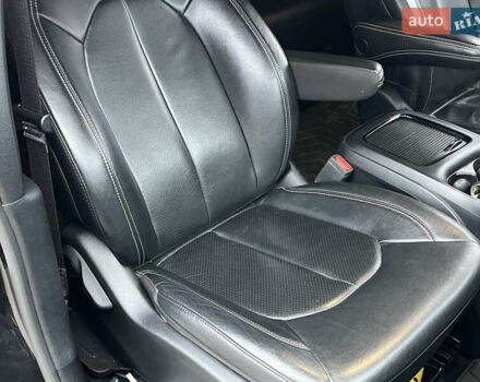 Черный Крайслер Пасифик, объемом двигателя 3.6 л и пробегом 23 тыс. км за 31000 $, фото 26 на Automoto.ua