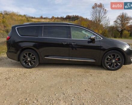 Чорний Крайслер Pacifica, об'ємом двигуна 3.61 л та пробігом 112 тис. км за 25638 $, фото 7 на Automoto.ua