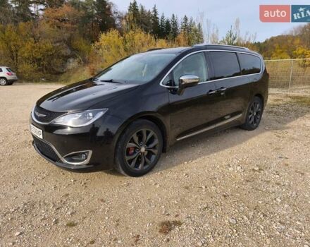 Чорний Крайслер Pacifica, об'ємом двигуна 3.61 л та пробігом 112 тис. км за 25638 $, фото 10 на Automoto.ua