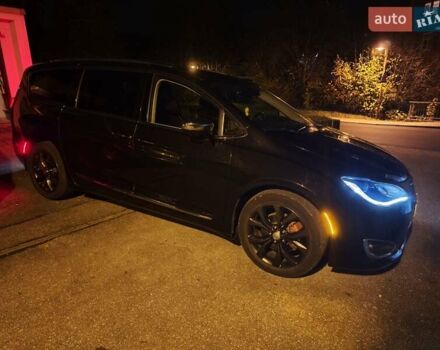 Чорний Крайслер Pacifica, об'ємом двигуна 3.61 л та пробігом 112 тис. км за 25638 $, фото 26 на Automoto.ua