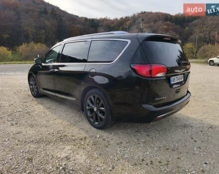 Чорний Крайслер Pacifica, об'ємом двигуна 3.61 л та пробігом 112 тис. км за 25638 $, фото 3 на Automoto.ua