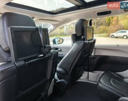 Чорний Крайслер Pacifica, об'ємом двигуна 3.61 л та пробігом 112 тис. км за 25638 $, фото 17 на Automoto.ua