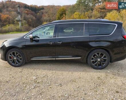 Чорний Крайслер Pacifica, об'ємом двигуна 3.61 л та пробігом 112 тис. км за 25638 $, фото 8 на Automoto.ua