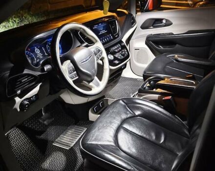 Чорний Крайслер Pacifica, об'ємом двигуна 3.61 л та пробігом 112 тис. км за 25638 $, фото 27 на Automoto.ua