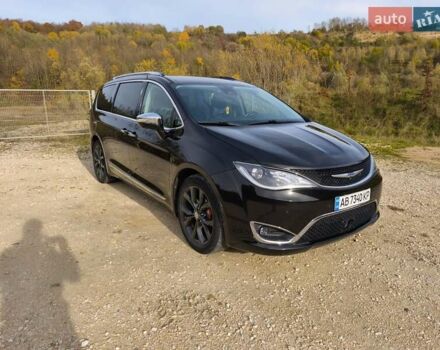 Чорний Крайслер Pacifica, об'ємом двигуна 3.61 л та пробігом 112 тис. км за 25638 $, фото 6 на Automoto.ua