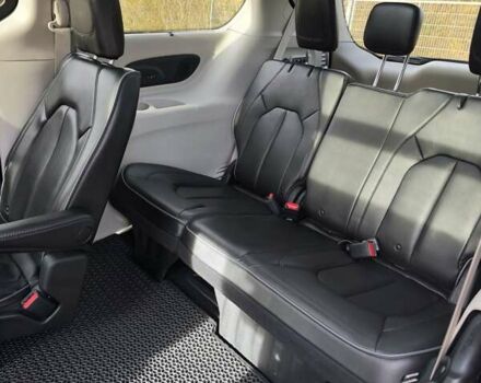 Чорний Крайслер Pacifica, об'ємом двигуна 3.61 л та пробігом 112 тис. км за 25638 $, фото 16 на Automoto.ua