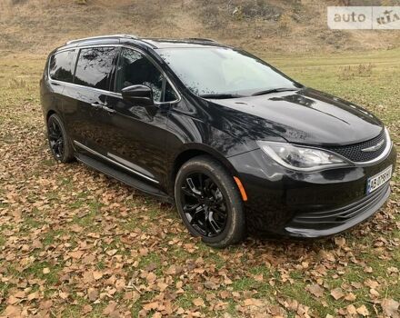 Черный Крайслер Пасифик, объемом двигателя 3.6 л и пробегом 70 тыс. км за 16899 $, фото 1 на Automoto.ua